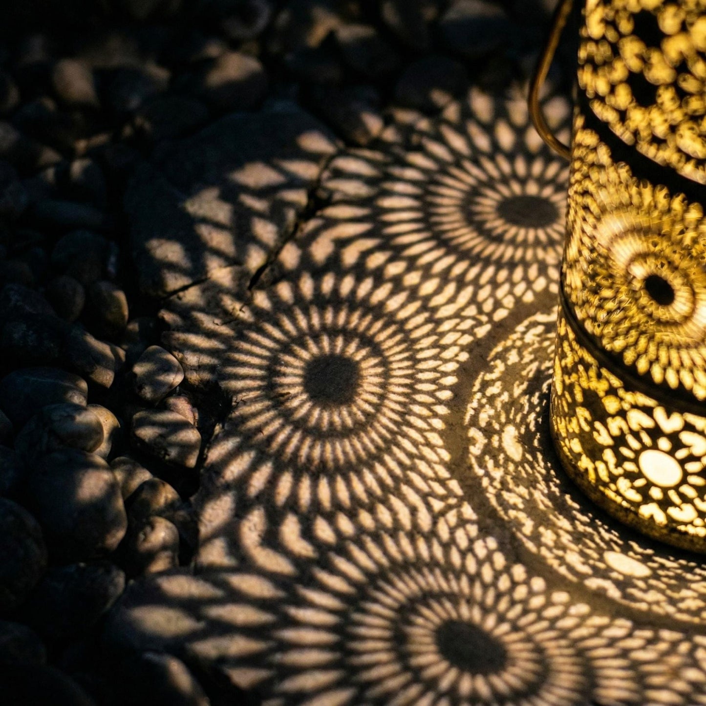 Solar Moroccan Lantern - Metal Hanging Garden Light with Pattern Projection