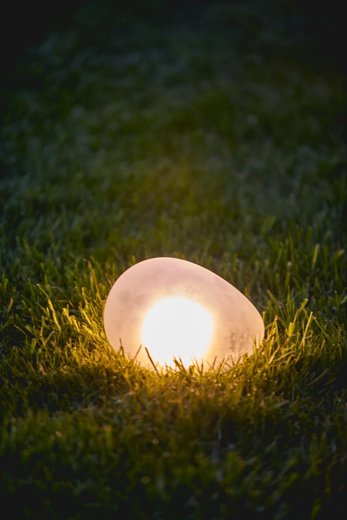 Solar Glass Pebble – Frosted Glass Solar-Powered Outdoor Garden Stone Light