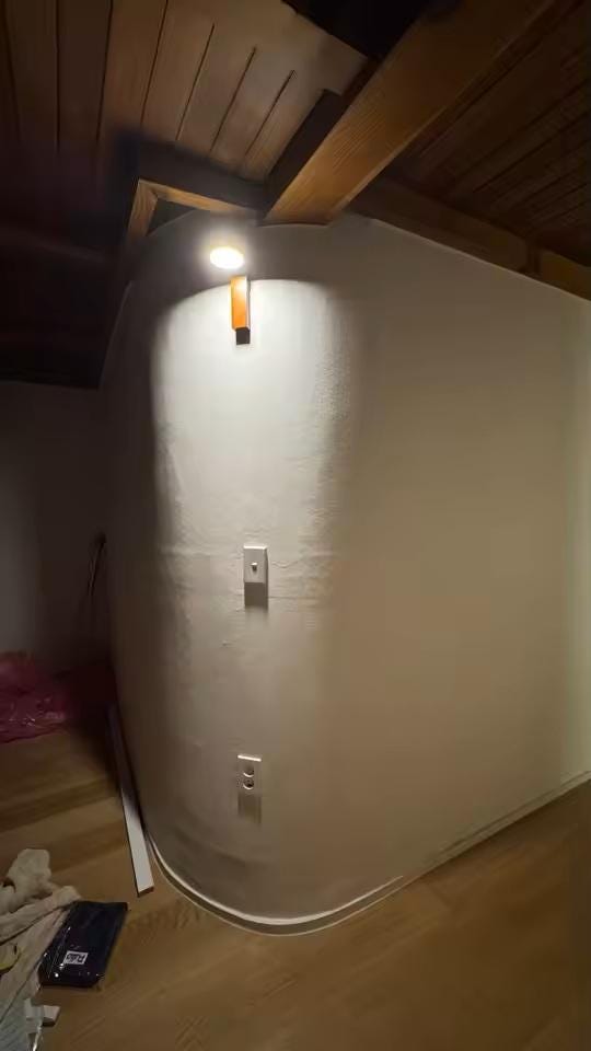 Travertine Stone Wall Lamp - 180° Rotatable Solid Wood Sconce with Pull Chain & Natural Stone Shade